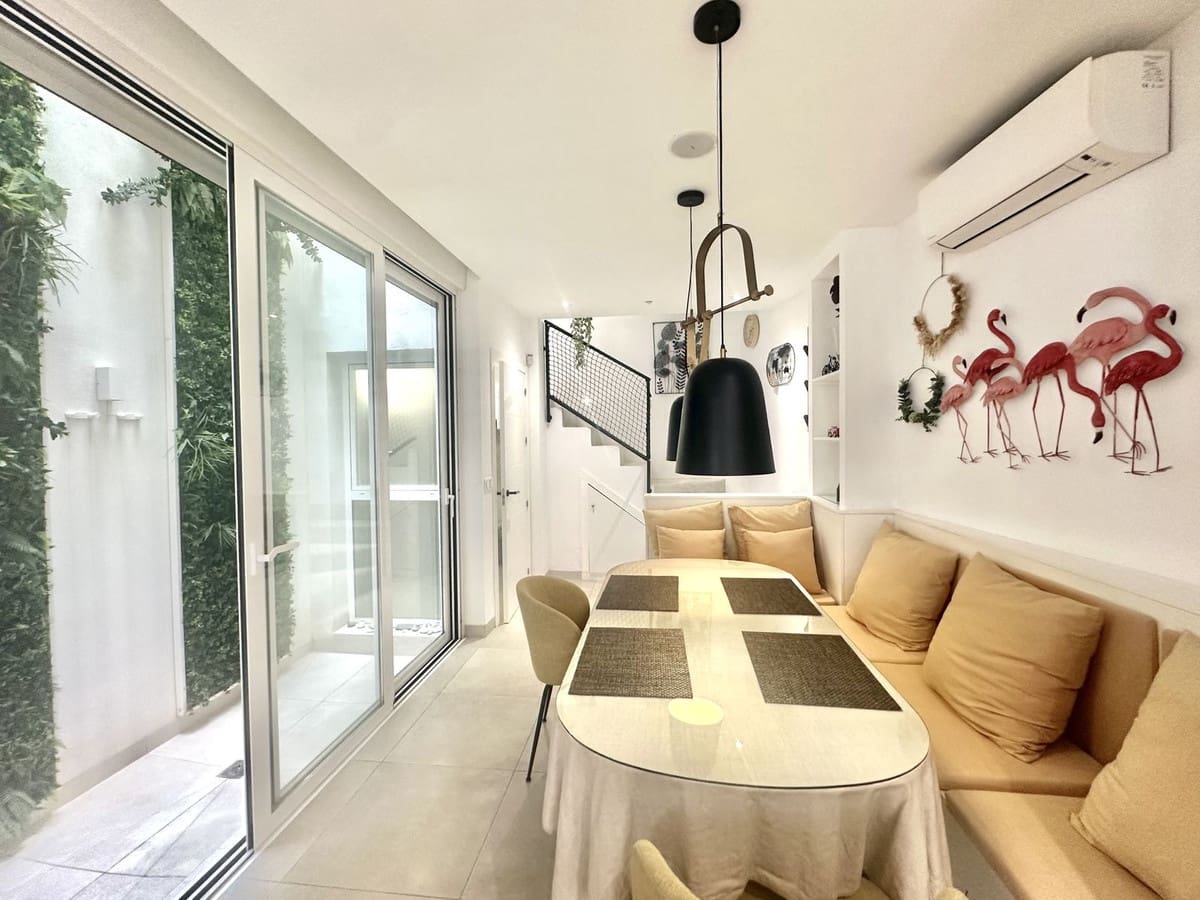 2 bedroom Townhouse for sale in Marbella - € 590,000 (Ref: 9534032)