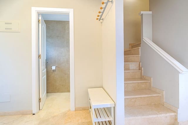 3 soverom Hus til salgs i Parque Central, Estepona med svømmebasseng - € 785 000 (Ref: 9534033)