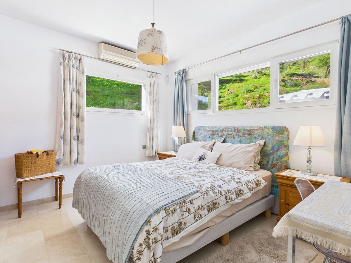 4 soverom Villa til salgs i Estepona med svømmebasseng - € 1 195 000 (Ref: 9534035)