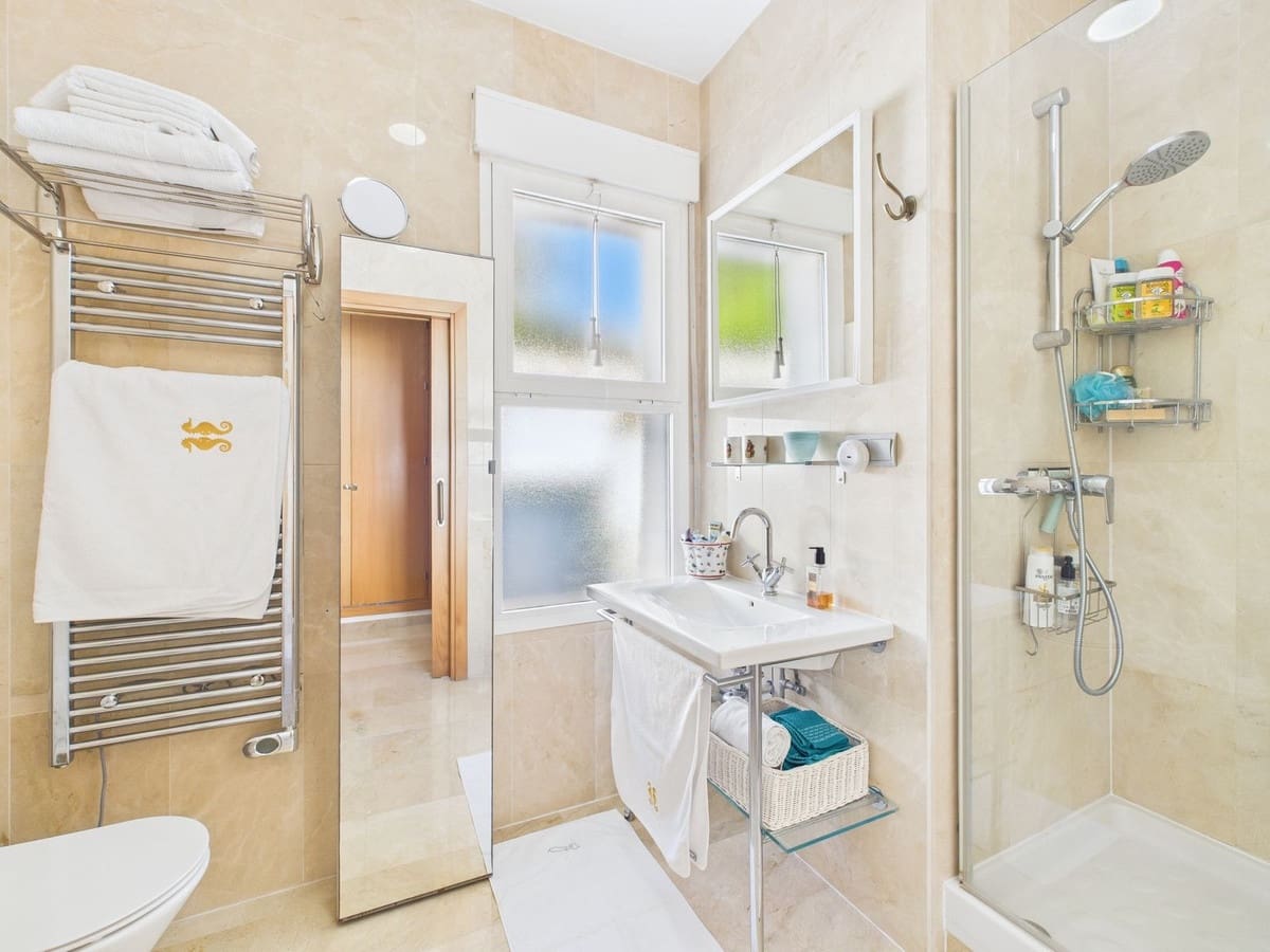 4 soverom Villa til salgs i Estepona med svømmebasseng - € 1 195 000 (Ref: 9534035)