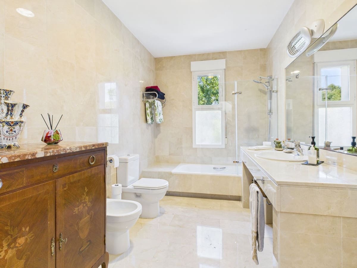 4 soverom Villa til salgs i Estepona med svømmebasseng - € 1 195 000 (Ref: 9534035)