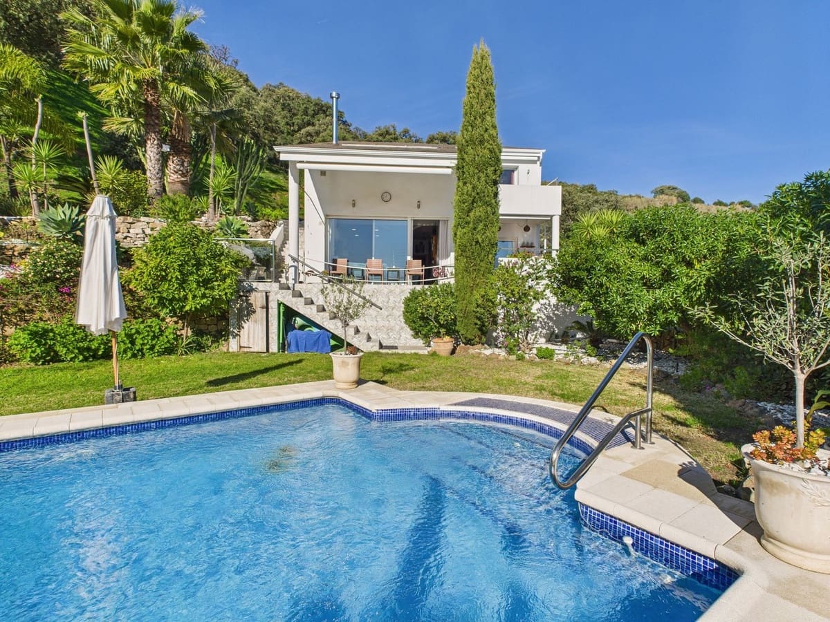 4 soverom Villa til salgs i Estepona med svømmebasseng - € 1 195 000 (Ref: 9534035)