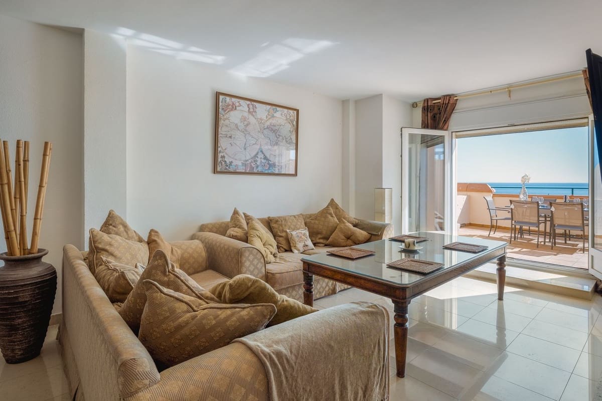 4 bedroom Townhouse for sale in Estepona with pool - € 795,000 (Ref: 9534039)