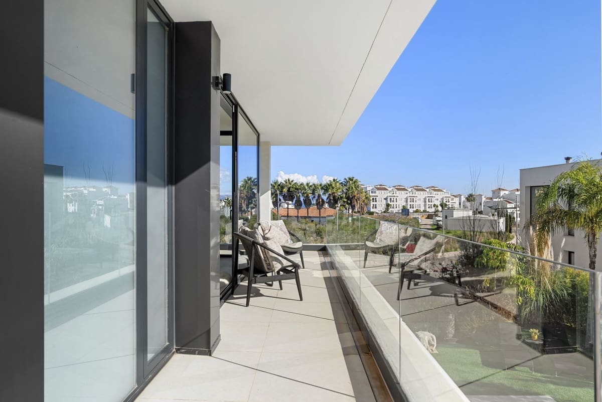 3 slaapkamer Villa te koop in Manilva met zwembad - € 1.295.000 (Ref: 9534040)