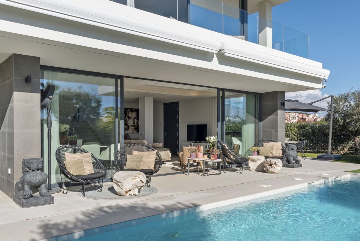 3 slaapkamer Villa te koop in Manilva met zwembad - € 1.295.000 (Ref: 9534040)