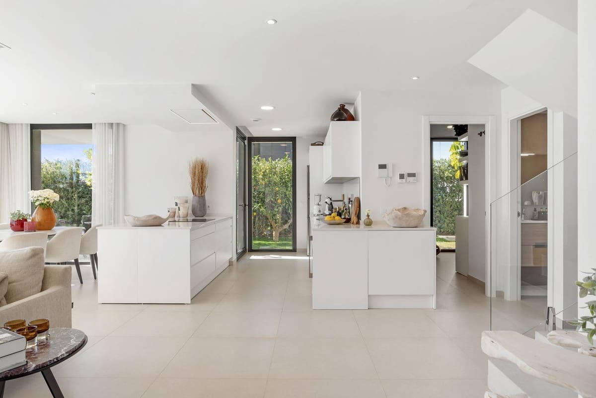 3 slaapkamer Villa te koop in Manilva met zwembad - € 1.295.000 (Ref: 9534040)