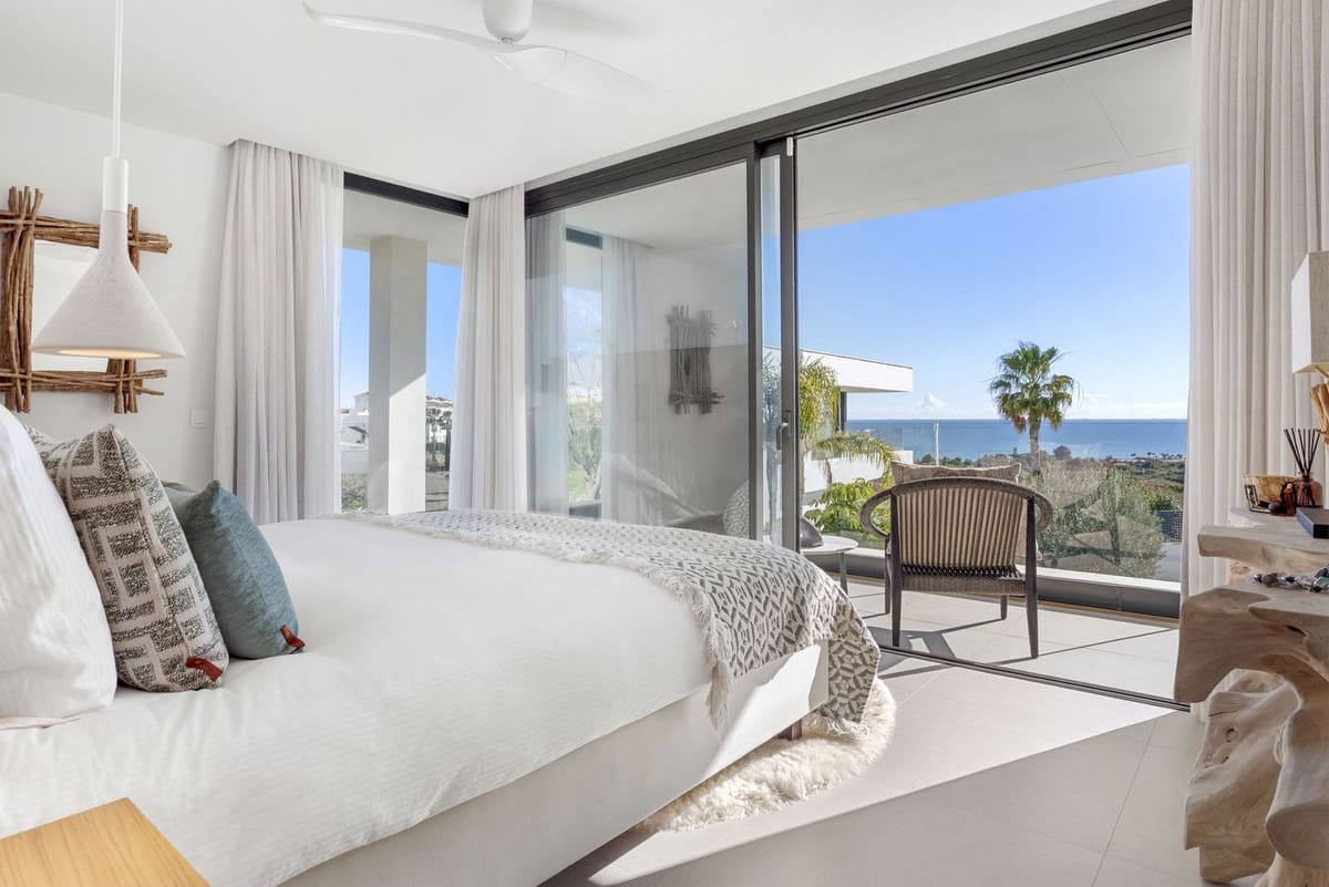 3 slaapkamer Villa te koop in Manilva met zwembad - € 1.295.000 (Ref: 9534040)