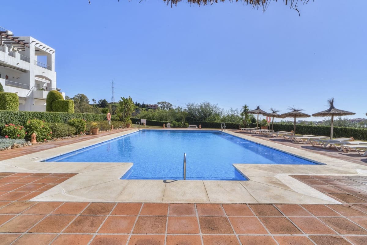 3 Zimmer Apartment zu verkaufen in Los Arqueros mit Pool - 470.000 € (Ref: 9534042)