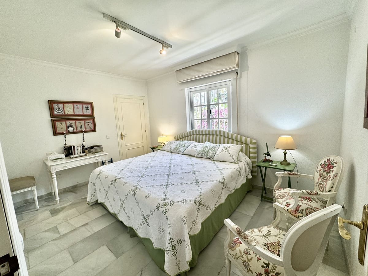 6 makuuhuone Huvila myytävänä paikassa San Pedro de Alcantara mukana uima-altaan - 2 400 000 € (Ref: 9541726)