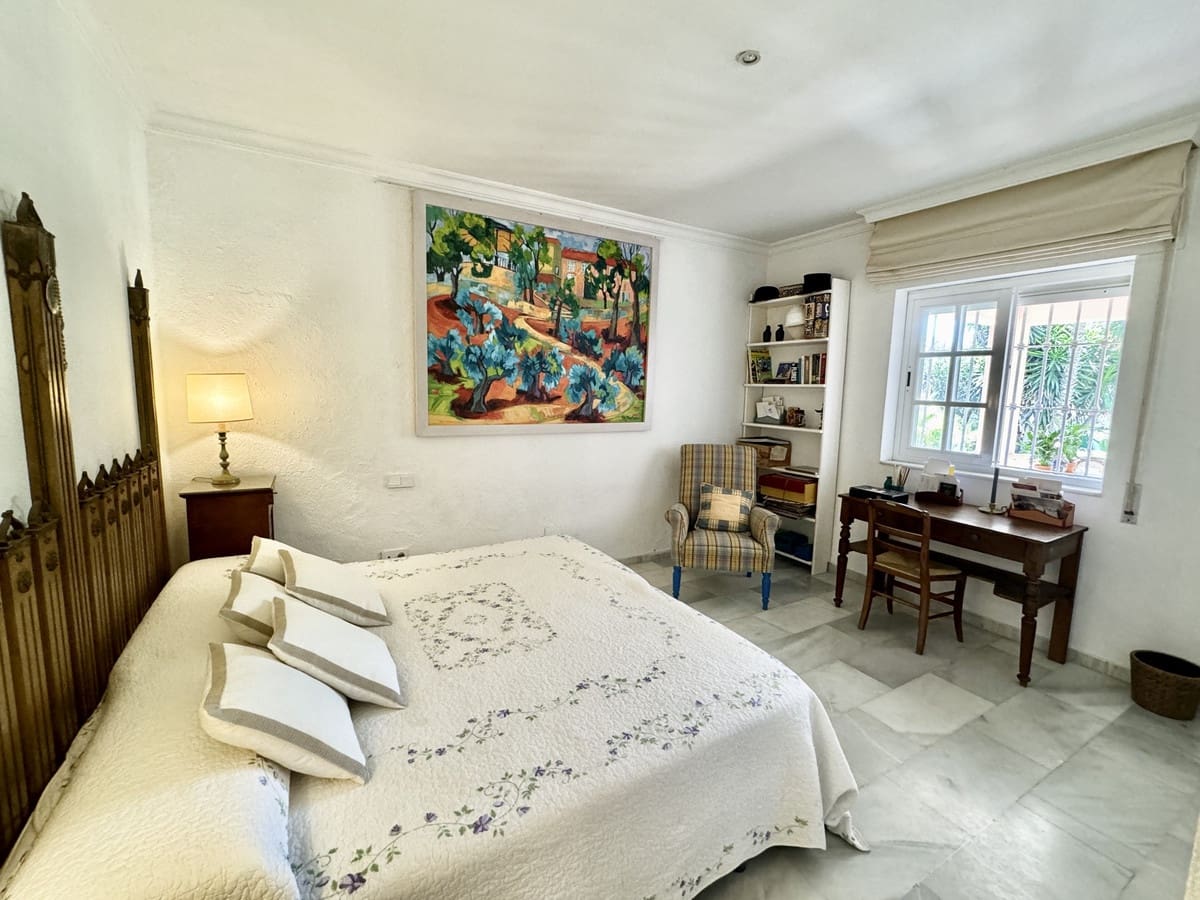 6 makuuhuone Huvila myytävänä paikassa San Pedro de Alcantara mukana uima-altaan - 2 400 000 € (Ref: 9541726)