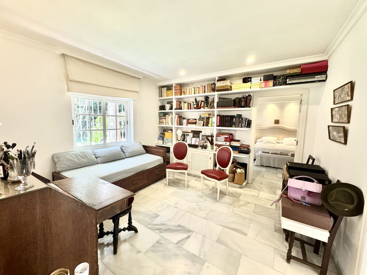 6 makuuhuone Huvila myytävänä paikassa San Pedro de Alcantara mukana uima-altaan - 2 400 000 € (Ref: 9541726)