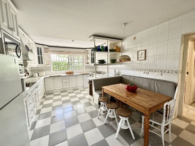 6 sovrum Villa till salu i San Pedro de Alcántara Pueblo, Marbella med pool - 2 400 000 € (Ref: 9541726)