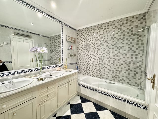 6 sovrum Villa till salu i San Pedro de Alcántara Pueblo, Marbella med pool - 2 400 000 € (Ref: 9541726)