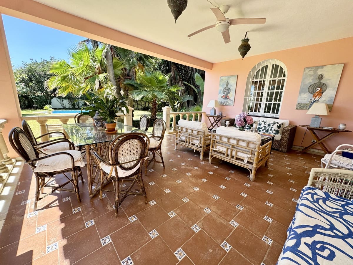 6 makuuhuone Huvila myytävänä paikassa San Pedro de Alcantara mukana uima-altaan - 2 400 000 € (Ref: 9541726)