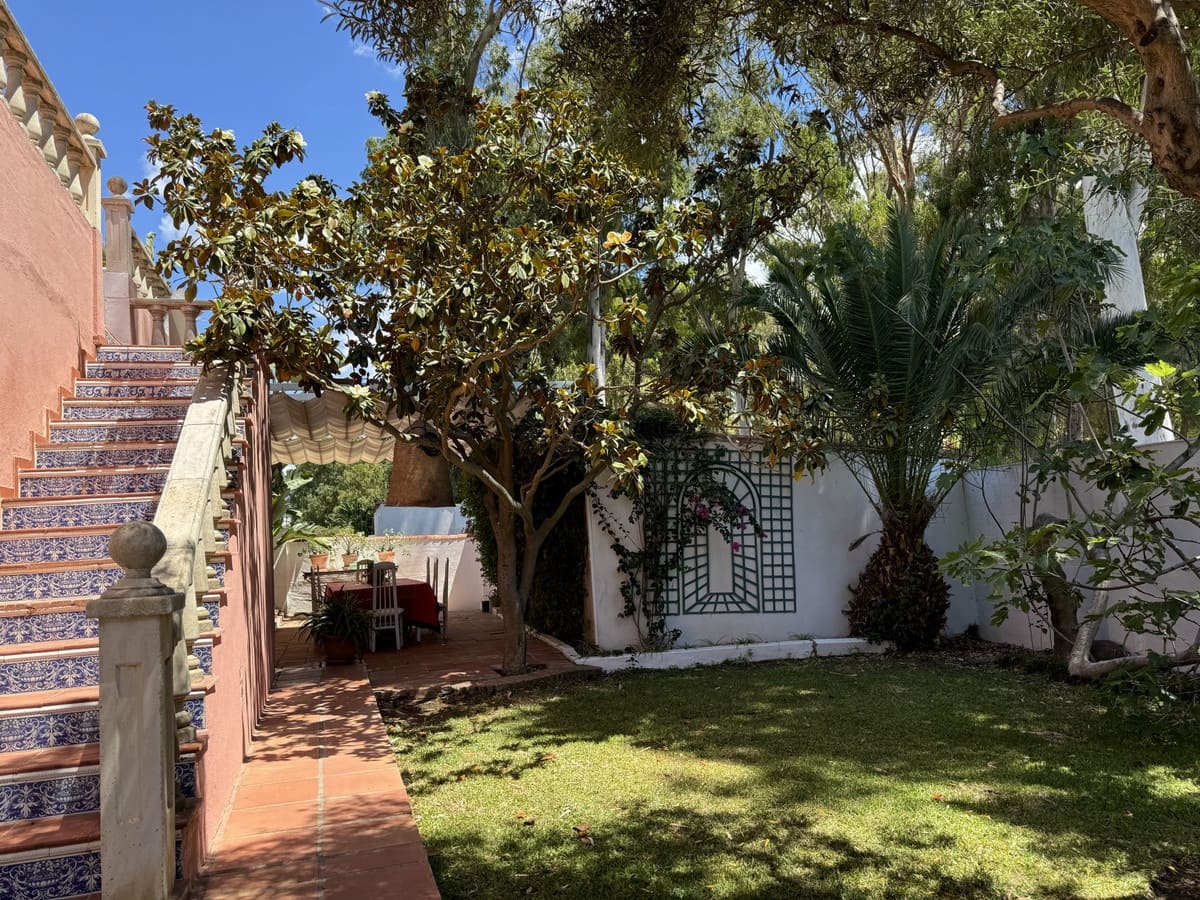 6 makuuhuone Huvila myytävänä paikassa San Pedro de Alcantara mukana uima-altaan - 2 400 000 € (Ref: 9541726)