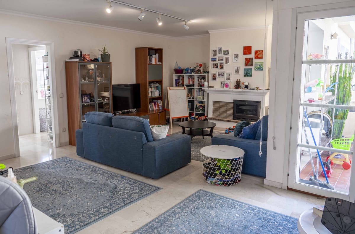 3 soveværelse Lejlighed til salg i El Paraiso med swimmingpool - € 347.000 (Ref: 9551961)