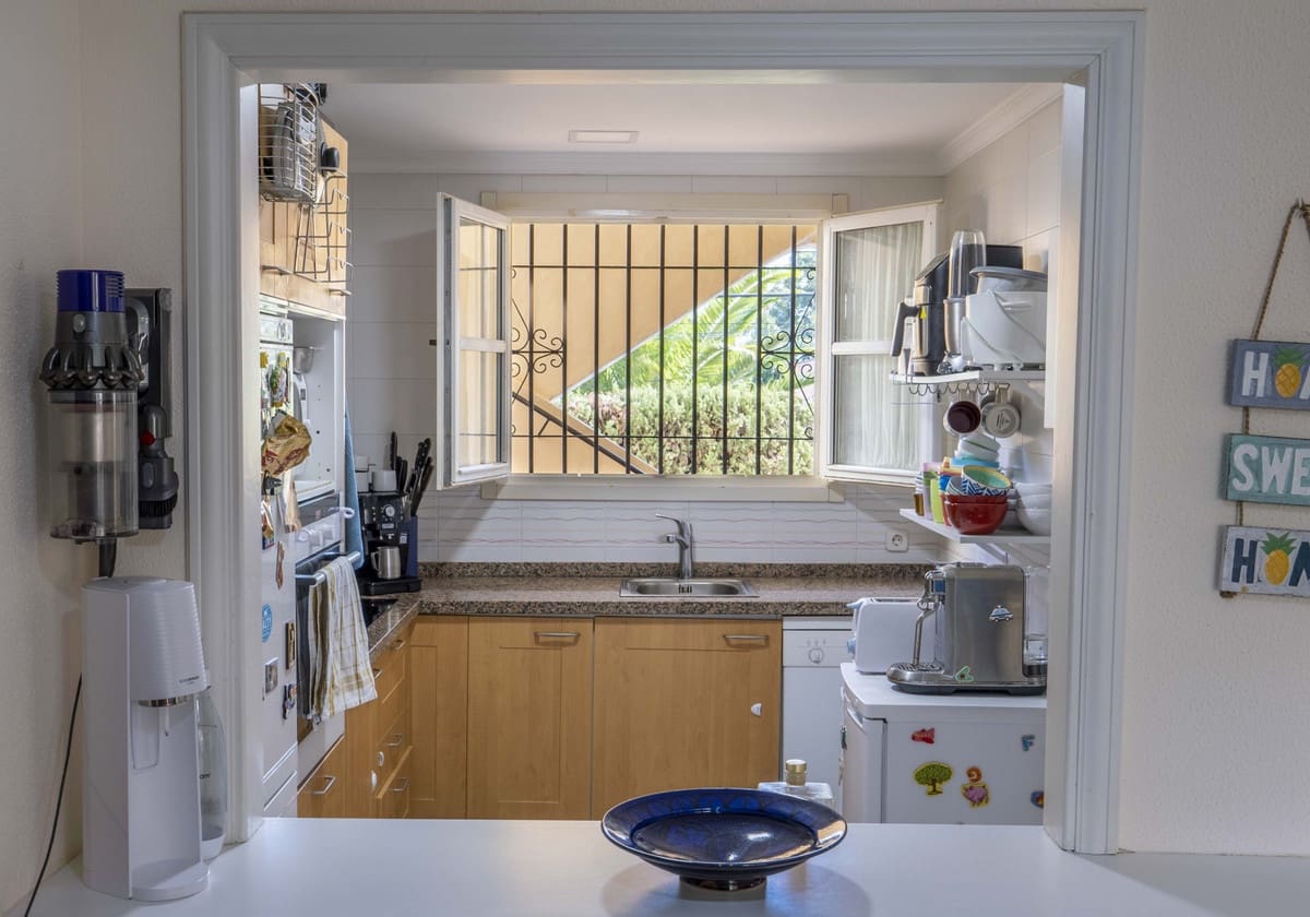 3 soveværelse Lejlighed til salg i El Paraiso med swimmingpool - € 347.000 (Ref: 9551961)