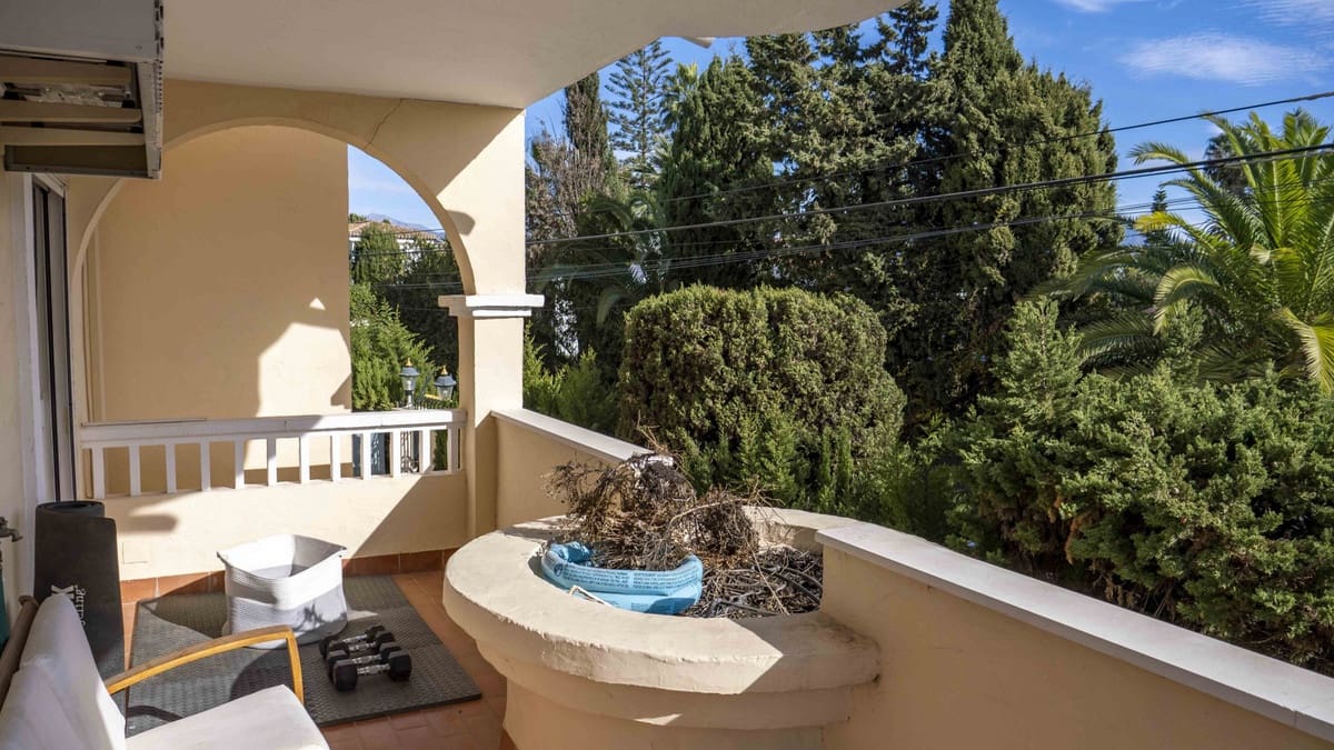 3 soveværelse Lejlighed til salg i El Paraiso med swimmingpool - € 347.000 (Ref: 9551961)