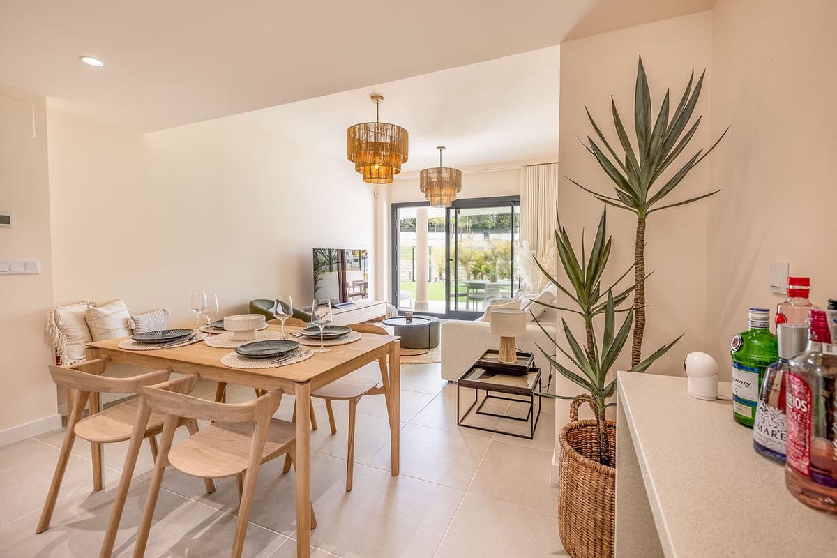 2 quarto Apartamento para venda em Estepona com piscina - 460 000 € (Ref: 9551962)