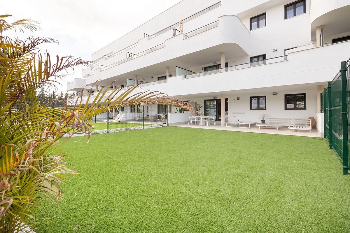 2 quarto Apartamento para venda em Estepona com piscina - 460 000 € (Ref: 9551962)