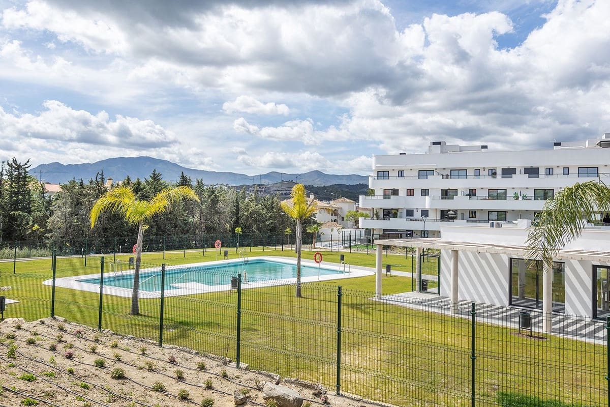 2 quarto Apartamento para venda em Estepona com piscina - 460 000 € (Ref: 9551962)