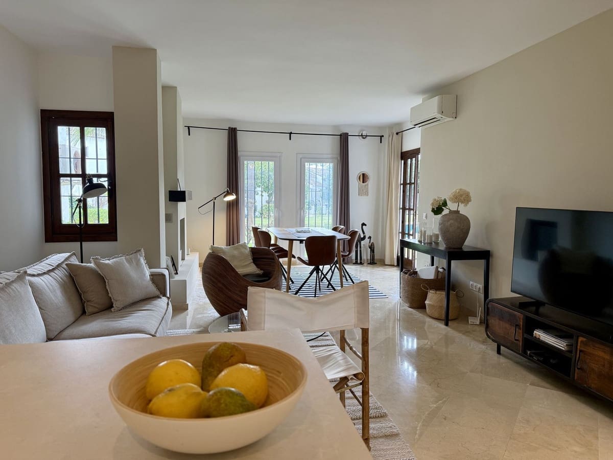 Apartamento de 3 habitaciones en Nueva Andalucia en venta con piscina - 499.000 € (Ref: 9551963)