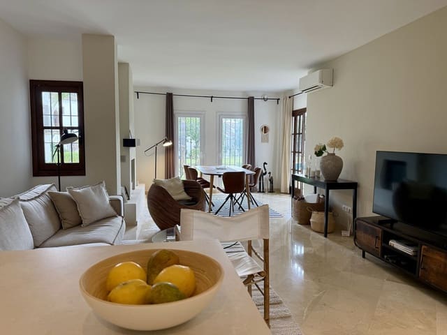 Apartamento de 3 habitaciones en Puerto Banus, Marbella en venta con piscina - 499.000 € (Ref: 9551963)