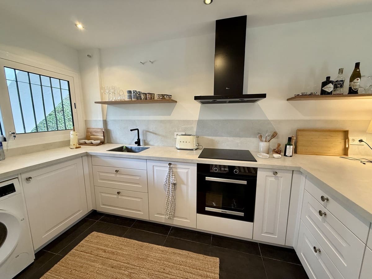 Apartamento de 3 habitaciones en Nueva Andalucia en venta con piscina - 499.000 € (Ref: 9551963)