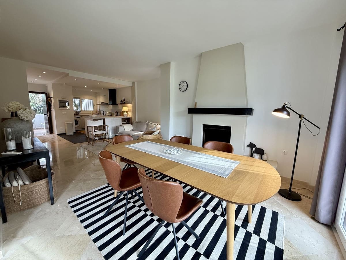 Apartamento de 3 habitaciones en Nueva Andalucia en venta con piscina - 499.000 € (Ref: 9551963)