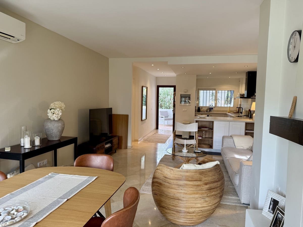 Apartamento de 3 habitaciones en Nueva Andalucia en venta con piscina - 499.000 € (Ref: 9551963)