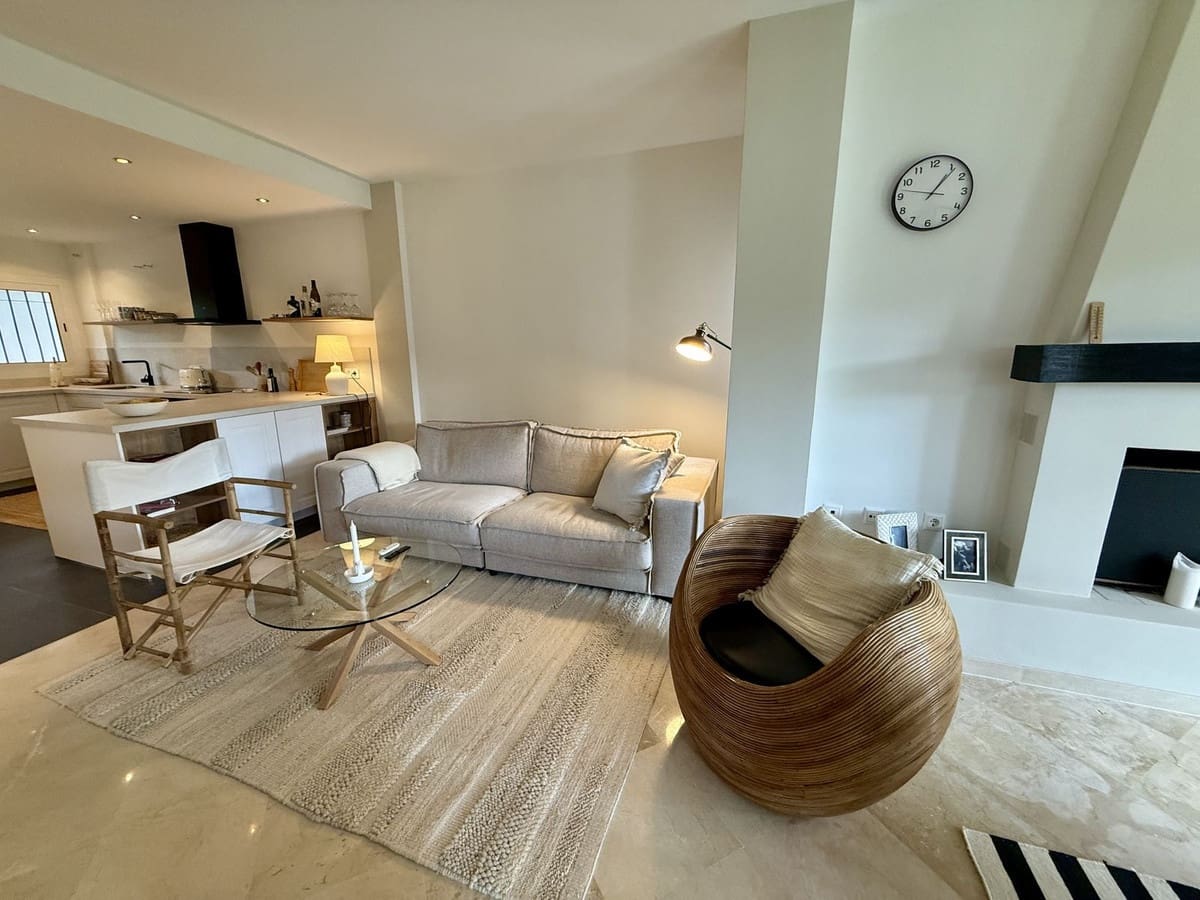 Apartamento de 3 habitaciones en Nueva Andalucia en venta con piscina - 499.000 € (Ref: 9551963)