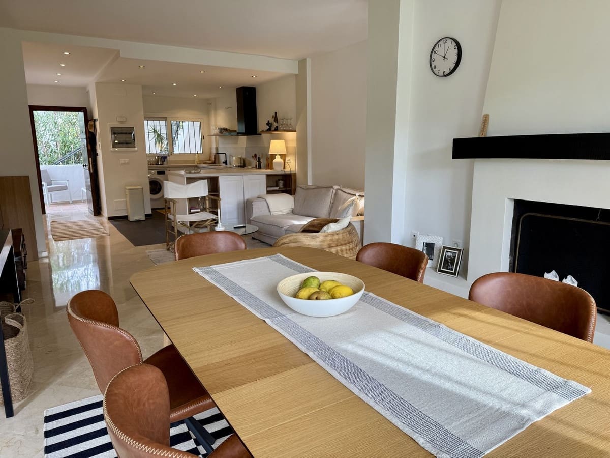 Apartamento de 3 habitaciones en Nueva Andalucia en venta con piscina - 499.000 € (Ref: 9551963)