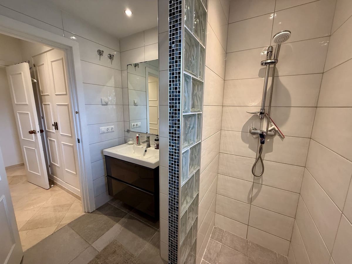 Apartamento de 3 habitaciones en Nueva Andalucia en venta con piscina - 499.000 € (Ref: 9551963)