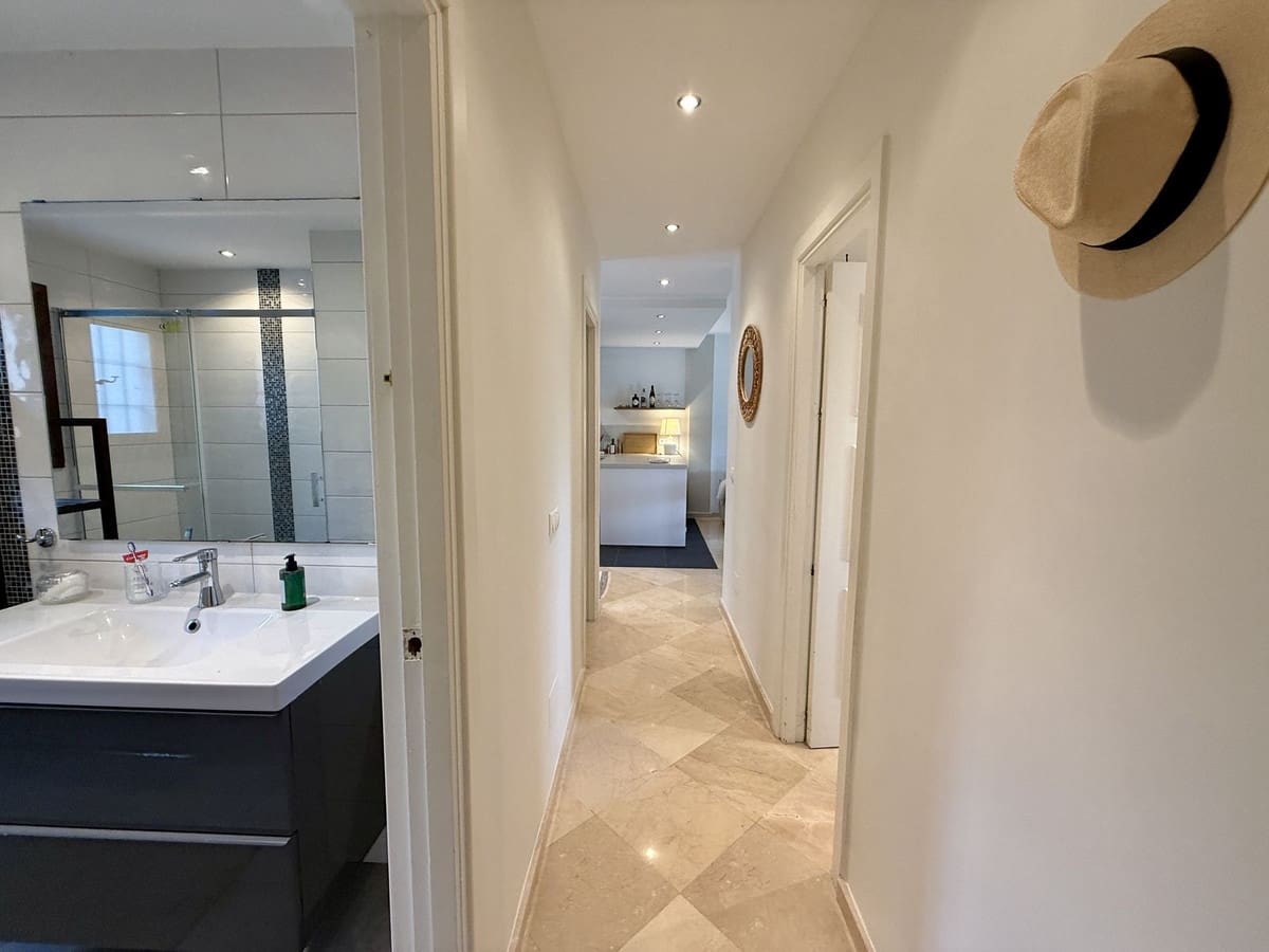 Apartamento de 3 habitaciones en Nueva Andalucia en venta con piscina - 499.000 € (Ref: 9551963)