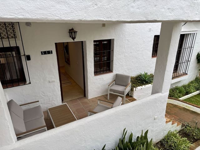 Apartamento de 3 habitaciones en Puerto Banus, Marbella en venta con piscina - 499.000 € (Ref: 9551963)