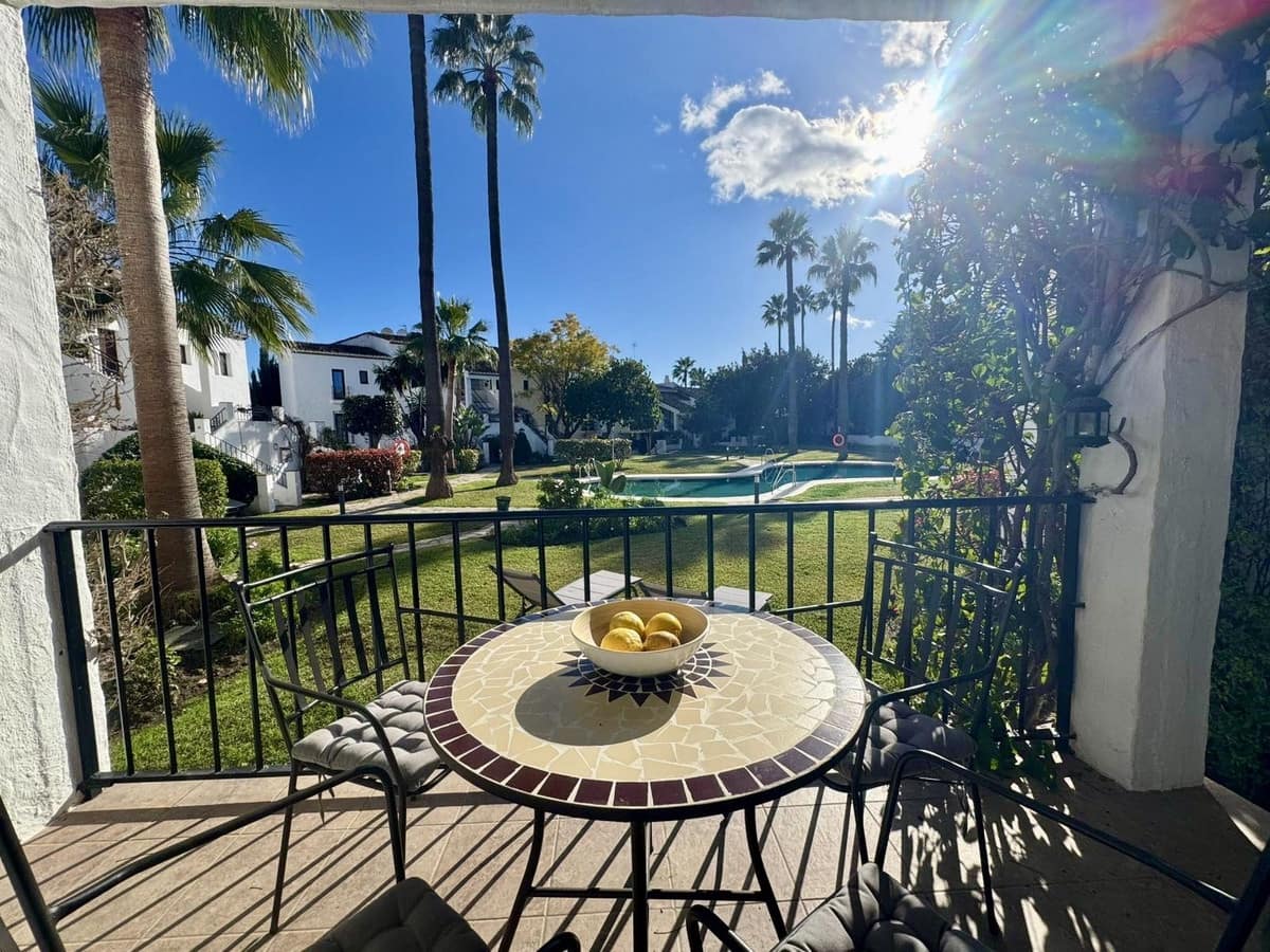 Apartamento de 3 habitaciones en Nueva Andalucia en venta con piscina - 499.000 € (Ref: 9551963)