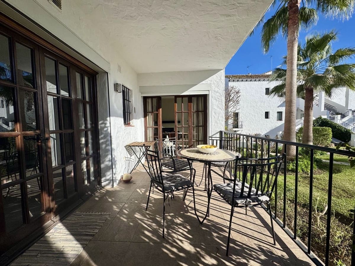 Apartamento de 3 habitaciones en Nueva Andalucia en venta con piscina - 499.000 € (Ref: 9551963)