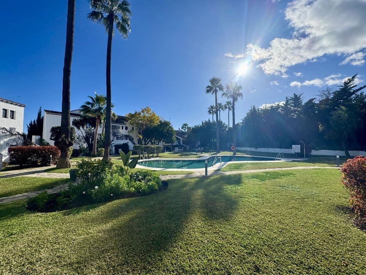 Apartamento de 3 habitaciones en Nueva Andalucia en venta con piscina - 499.000 € (Ref: 9551963)