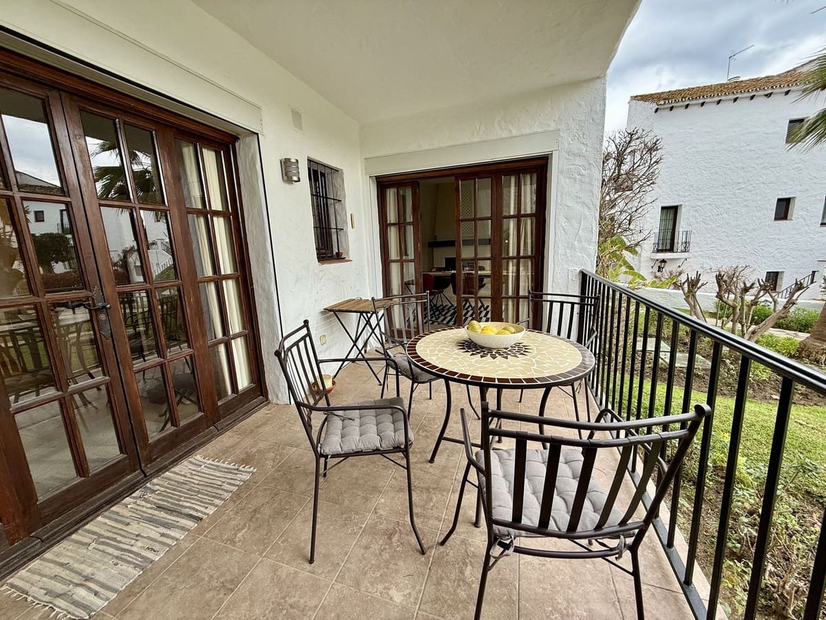 Apartamento de 3 habitaciones en Nueva Andalucia en venta con piscina - 499.000 € (Ref: 9551963)