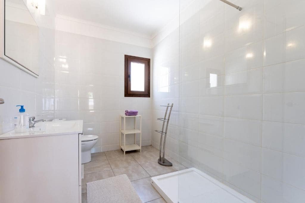 5 slaapkamer Villa te koop in Marbesa met zwembad - € 1.300.000 (Ref: 9556136)