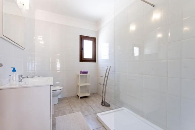 5 slaapkamer Villa te koop in Marbesa, Marbella met zwembad - € 1.300.000 (Ref: 9556136)