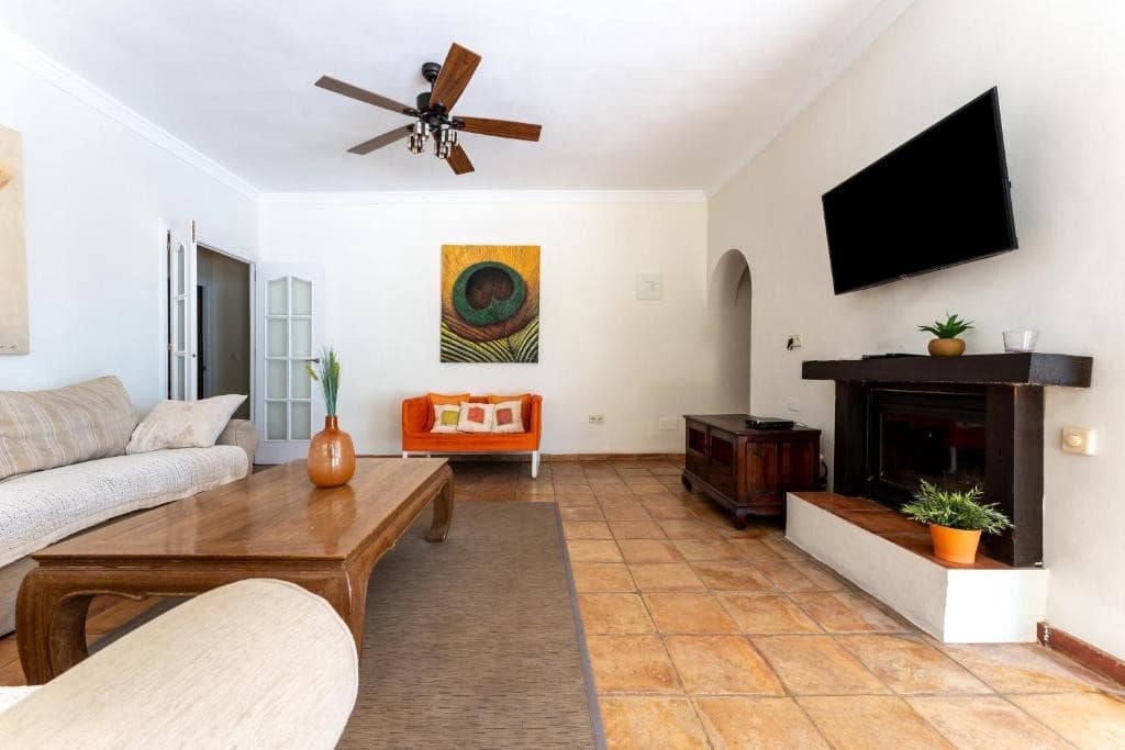 5 slaapkamer Villa te koop in Marbesa met zwembad - € 1.300.000 (Ref: 9556136)