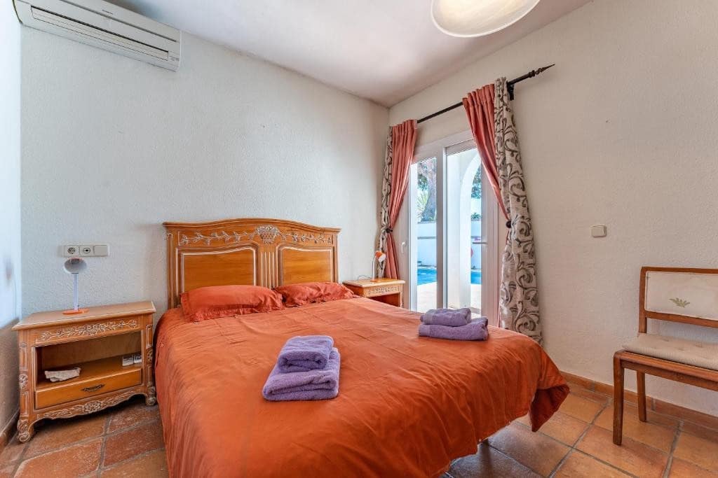 5 slaapkamer Villa te koop in Marbesa met zwembad - € 1.300.000 (Ref: 9556136)