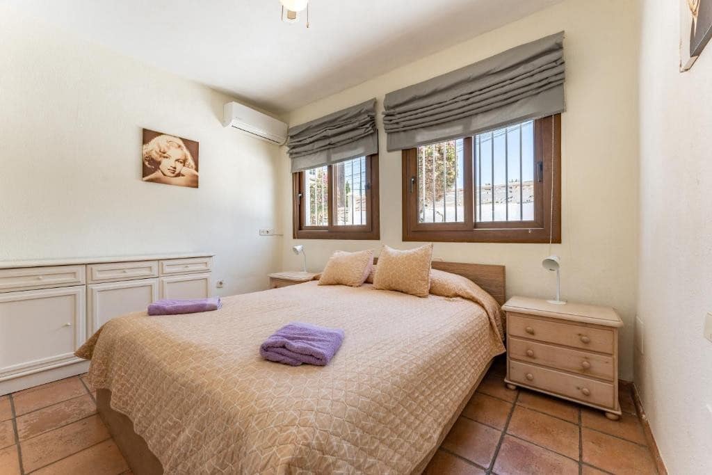 5 slaapkamer Villa te koop in Marbesa met zwembad - € 1.300.000 (Ref: 9556136)