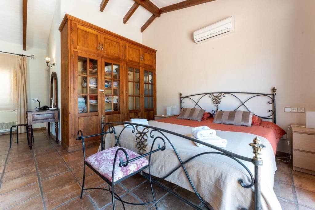 5 slaapkamer Villa te koop in Marbesa met zwembad - € 1.300.000 (Ref: 9556136)