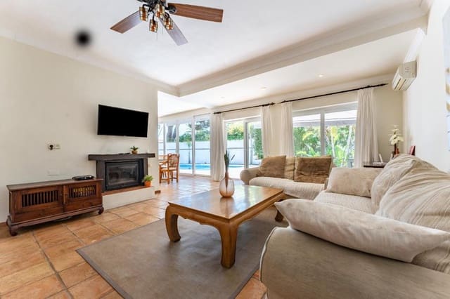 5 slaapkamer Villa te koop in Marbesa, Marbella met zwembad - € 1.300.000 (Ref: 9556136)