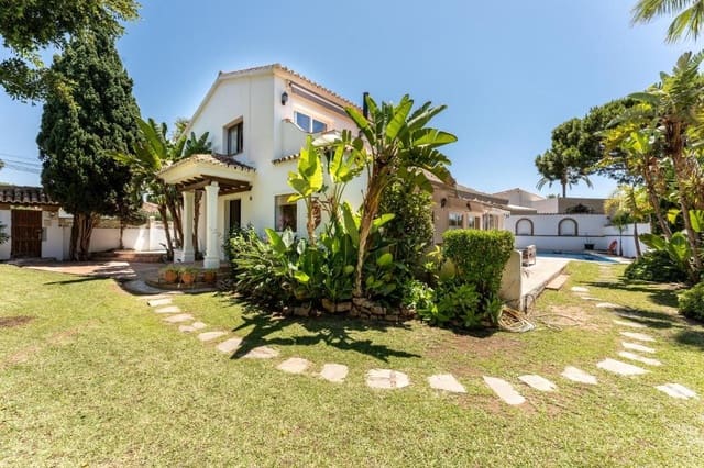 5 slaapkamer Villa te koop in Marbesa, Marbella met zwembad - € 1.300.000 (Ref: 9556136)