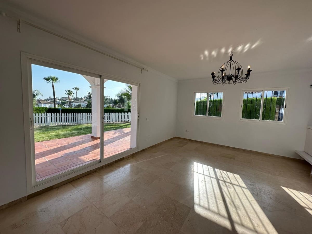 5 chambre Villa/Maison à vendre à Nueva Andalucia avec piscine - 1 575 000 € (Ref: 9556138)
