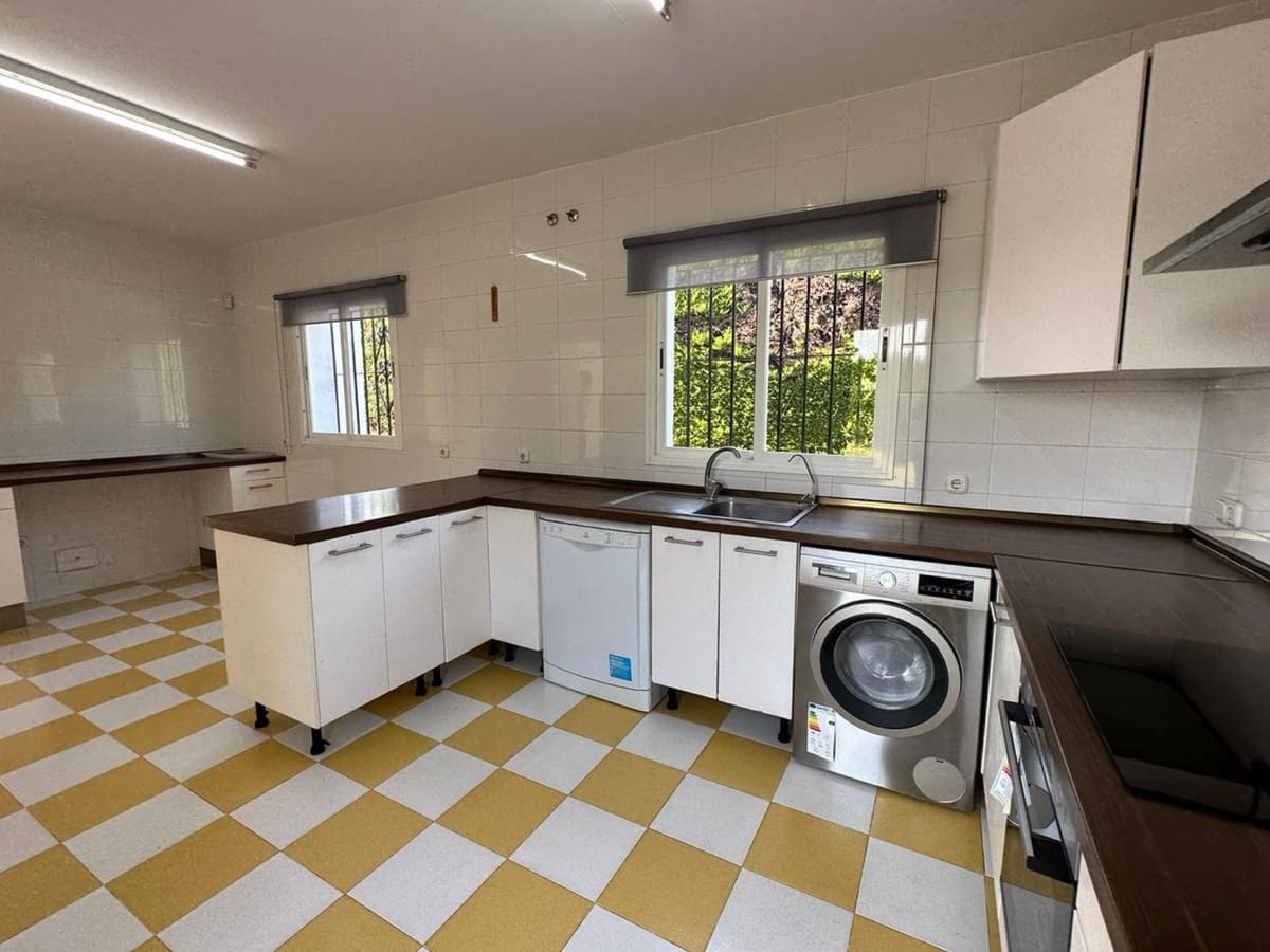 5 chambre Villa/Maison à vendre à Nueva Andalucia avec piscine - 1 575 000 € (Ref: 9556138)