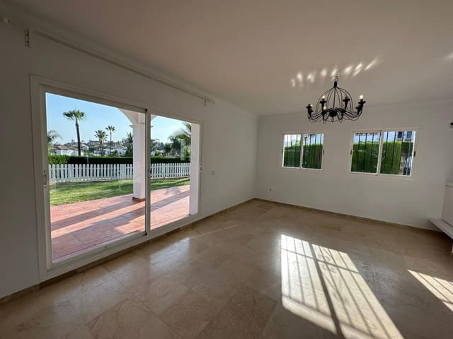 5 chambre Villa/Maison à vendre à Puerto Banus, Marbella avec piscine - 1 575 000 € (Ref: 9556138)